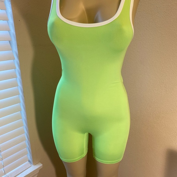 Clothing - Picture 4 of 16